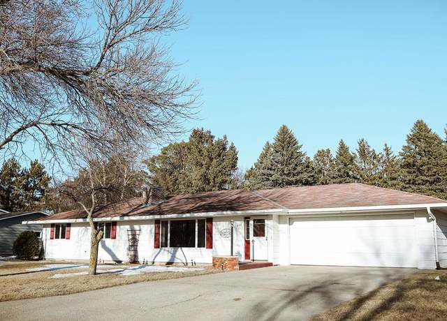 Property at 823 4th Ave SW, Perham, MN 56573, 3 beds, 3 baths
