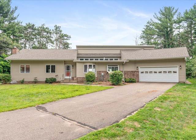 Property at 1103 N Moonlight Dr, Altoona, WI 54720, 4 beds, 3 baths