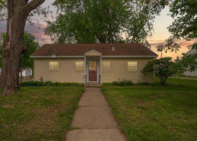 Property at 813 Carlton Ave, Faribault, MN 55021, 3 beds, 1 bath