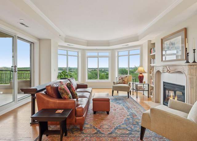 Property at 8301 Creekside Cir #570, Bloomington, MN 55437, 2 beds, 3 baths