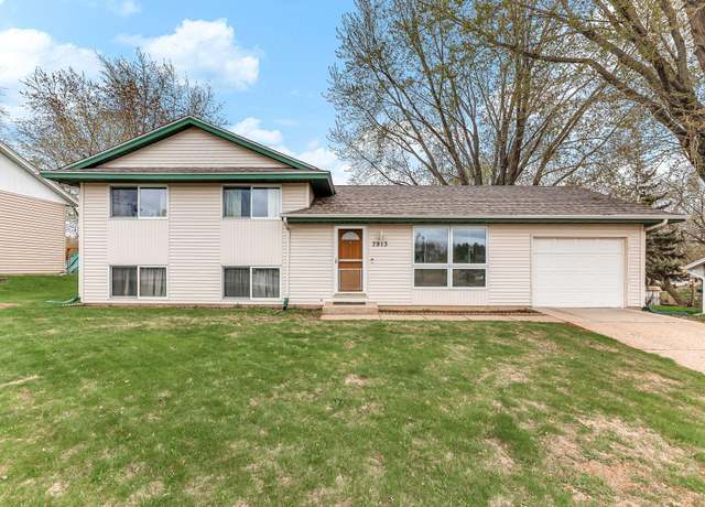 Property at 7913 80th St S, Cottage Grove, MN 55016, 3 beds, 2 baths