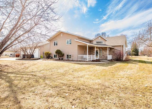 Property at 1909 56th Ave N, Moorhead, MN 56560, 3 beds, 3 baths