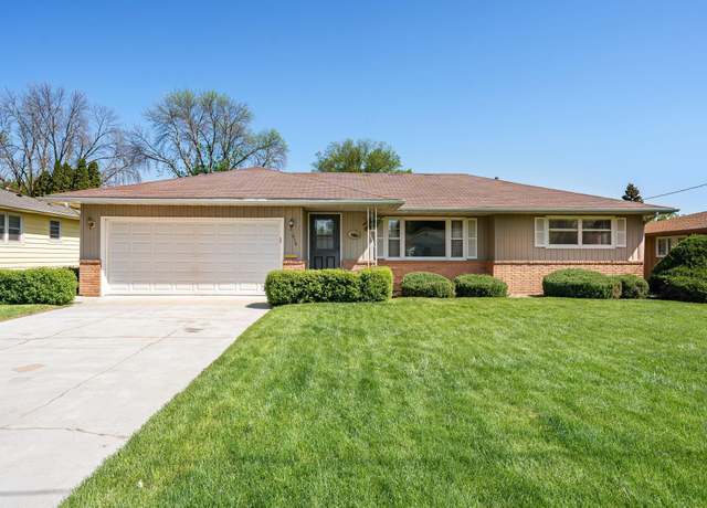 Property at 418 E Park St, Owatonna, MN 55060, 3 beds, 2 baths
