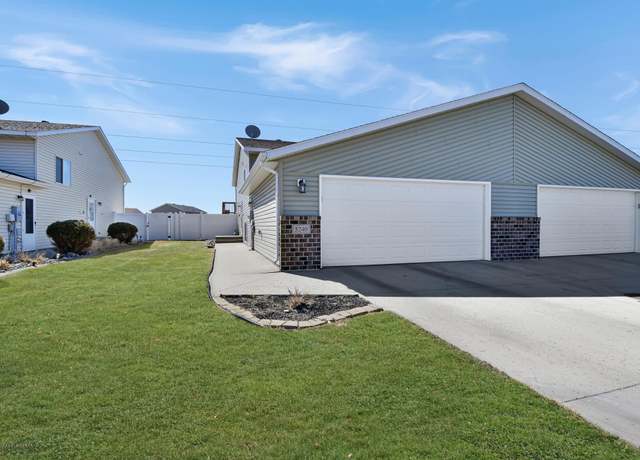 Property at 5240 48th Ave S, Fargo, ND 58104, 3 beds, 2 baths