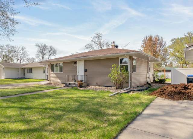 Property at 213 26 Ave N, Fargo, ND 58102, 3 beds, 2 baths