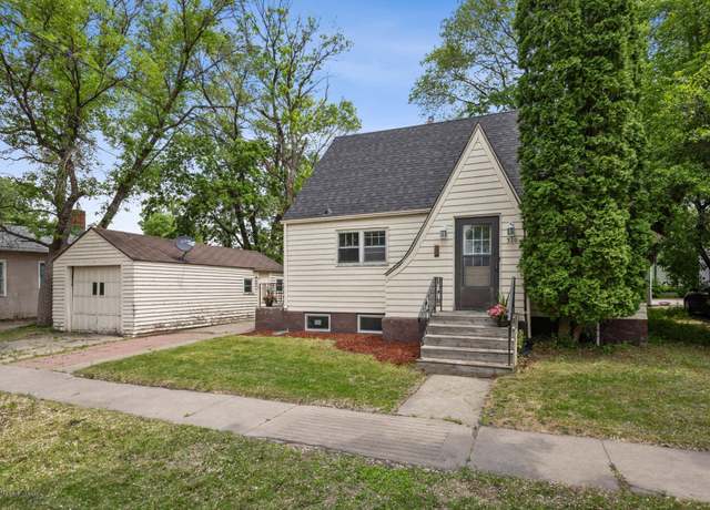 Property at 310 10th St S, Moorhead, MN 56560, 5 beds, 3 baths