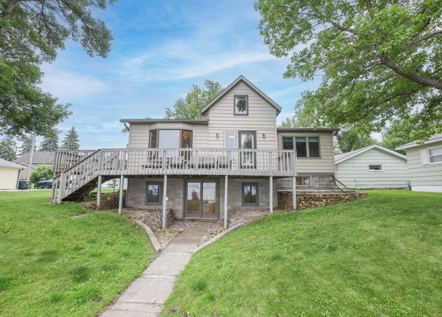Property at 17 E Lake St, Osakis, MN 56360, 4 beds, 3 baths