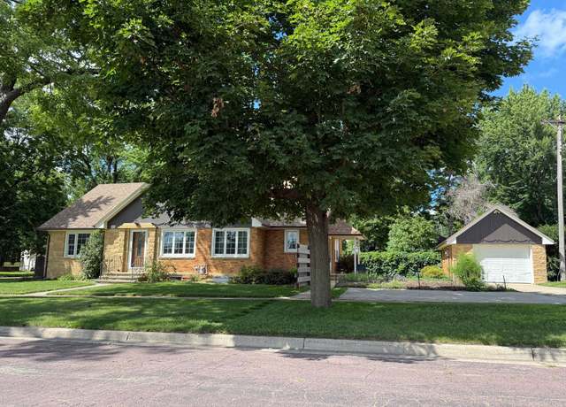 Property at 201 5th Ave N, Lakefield, MN 56150, 4 beds, 2 baths