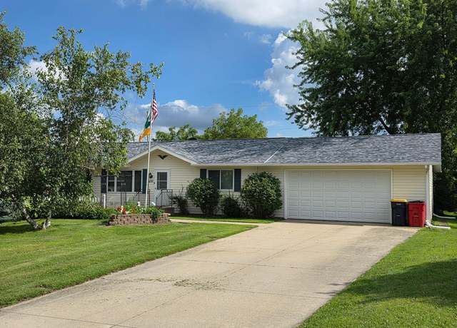 Property at 495 8th St SW, Plainview, MN 55964, 3 beds, 3 baths