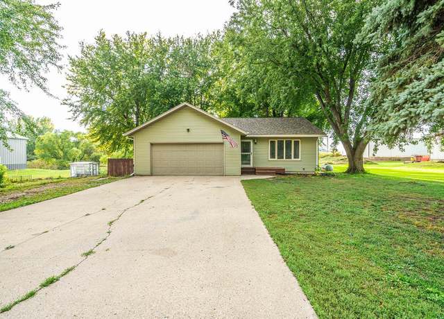Photo of 504 S Church Ave, Hills, MN 56138