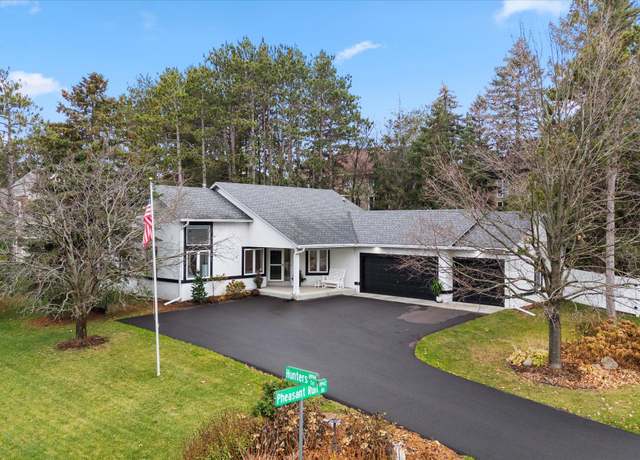 Property at 8994 Hunters Trl, Woodbury, MN 55125, 4 beds, 3 baths