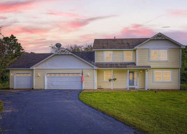 Property at 8434 Horizon Dr, Shakopee, MN 55379, 4 beds, 4 baths