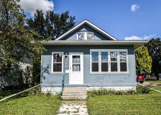 Property at 425 Brainerd Ave, Saint Paul, MN 55130, 3 beds, 2 baths