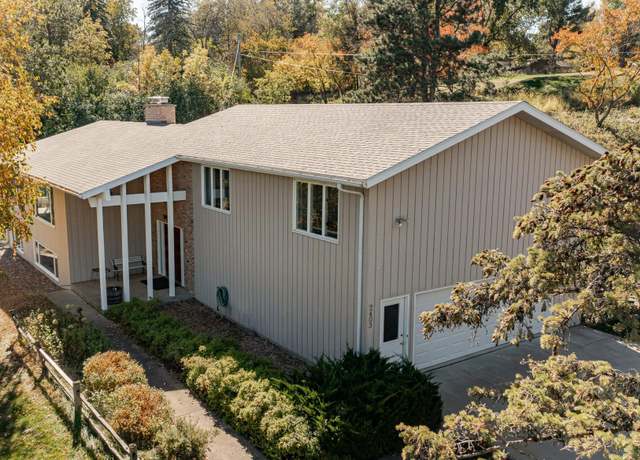 Property at 2403 Merrihills Dr SW, Rochester, MN 55902, 4 beds, 3 baths