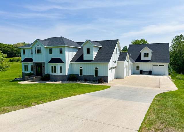 Property at 1207 S Martin St, Fergus Falls, MN 56537, 7 beds, 6 baths