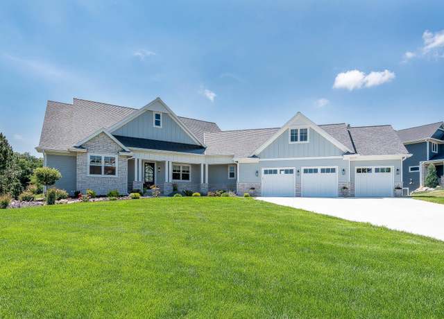 Property at 1005 Applewood Ct, Mankato, MN 56001, 5 beds, 4 baths