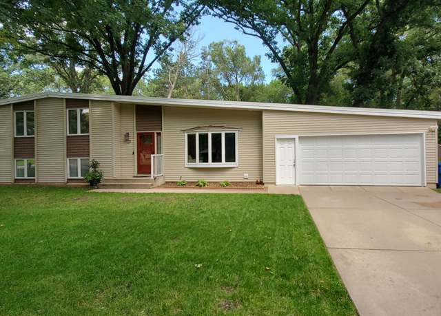 Property at 715 N Park Pl, Saint Cloud, MN 56301, 4 beds, 2 baths