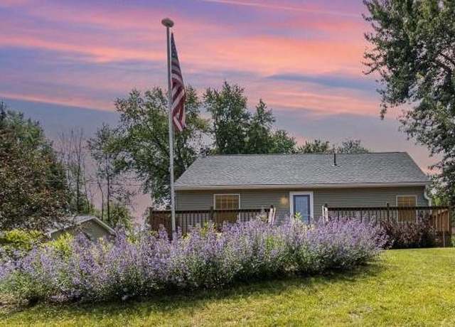 Property at 9077 31st St N, Lake Elmo, MN 55042, 4 beds, 2 baths