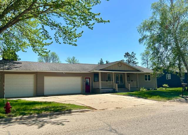 Property at 1006 10th St SW, Wadena, MN 56482, 3 beds, 3 baths