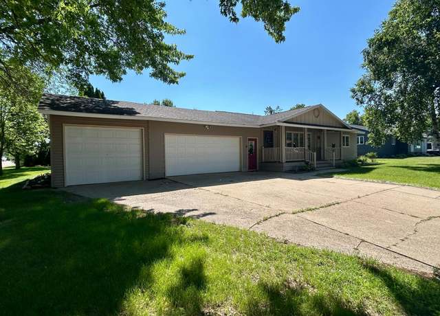 Property at 1006 10th St SW, Wadena, MN 56482, 3 beds, 3 baths