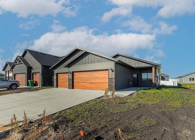Property at 5846 James Dr W, West Fargo, ND 58078, 3 beds, 2 baths