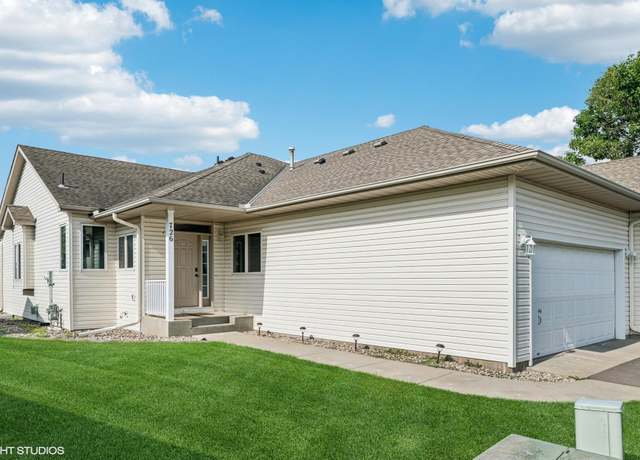 Property at 726 Regent Dr, Shakopee, MN 55379, 4 beds, 3 baths