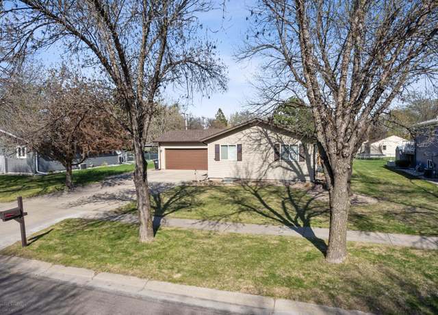 Property at 1922 18th St S, Fargo, ND 58103, 4 beds, 2 baths