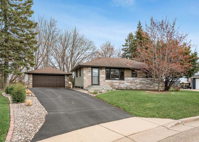 Property at 429 Guthrie Ct N, Oakdale, MN 55128, 3 beds, 2 baths