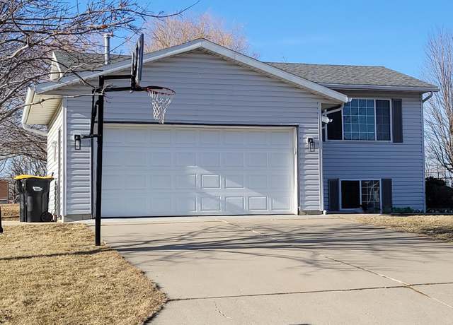 Property at 218 10th Ave NW, Byron, MN 55920, 3 beds, 2 baths