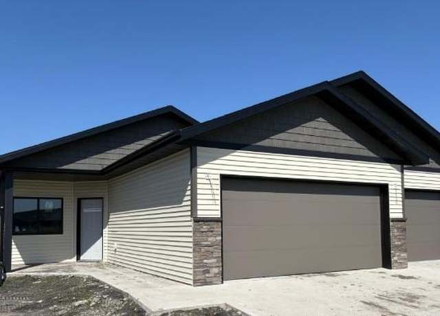 Property at 5862 Ellis Dr S, Horace, ND 58047, 3 beds, 2 baths