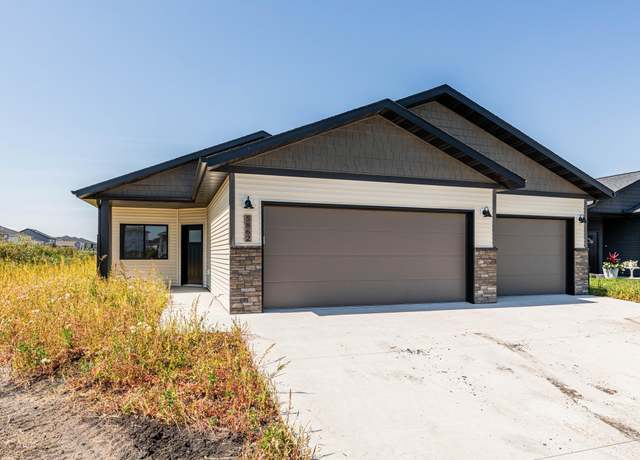 Property at 5862 Ellis Dr S, West Fargo, ND 58047, 3 beds, 2 baths