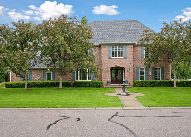 Property at 1511 Colleen Ave, Arden Hills, MN 55112, 4 beds, 4 baths