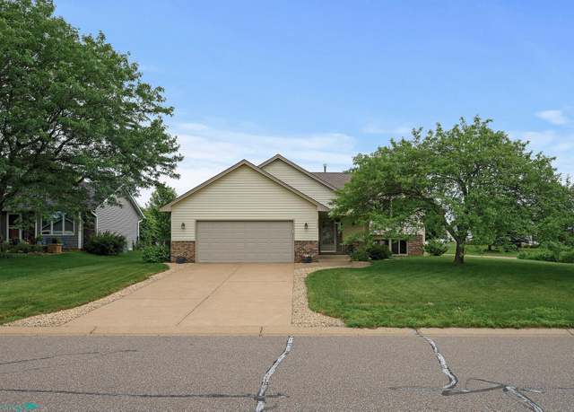 Property at 9200 Victoria Ct, Brooklyn Park, MN 55443, 3 beds, 2 baths