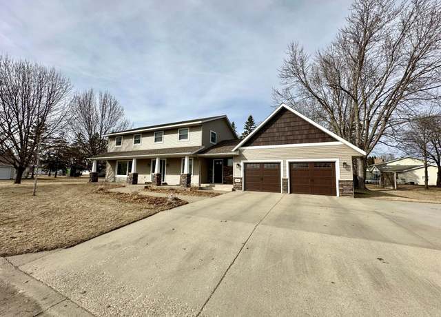 Property at 908 Lilac Dr, Sauk Centre, MN 56378, 4 beds, 4 baths