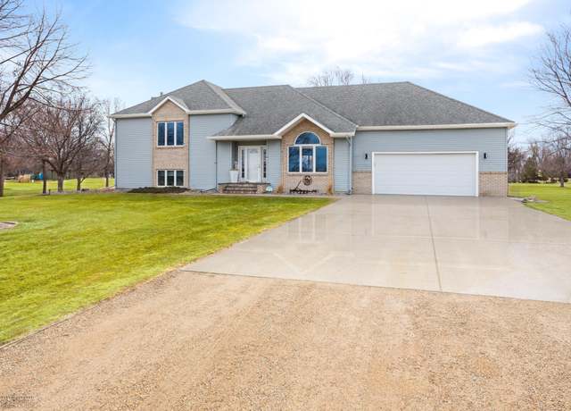 Property at 8112 Edward Dr, Wahpeton, ND 58075, 3 beds, 4 baths