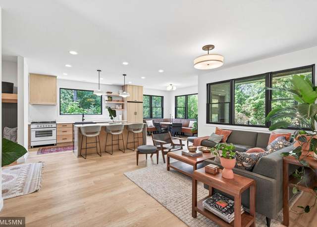 Property at 1401 Harmony Dr, Mahtomedi, MN 55115, 4 beds, 3 baths