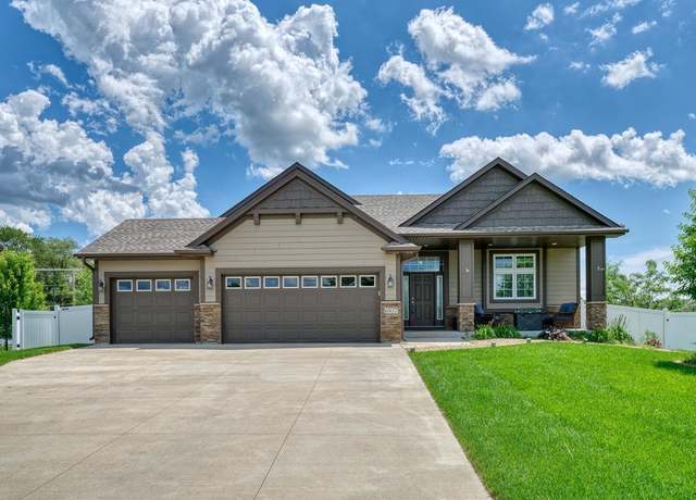 Property at 6937 94th St S, Cottage Grove, MN 55016, 4 beds, 3 baths