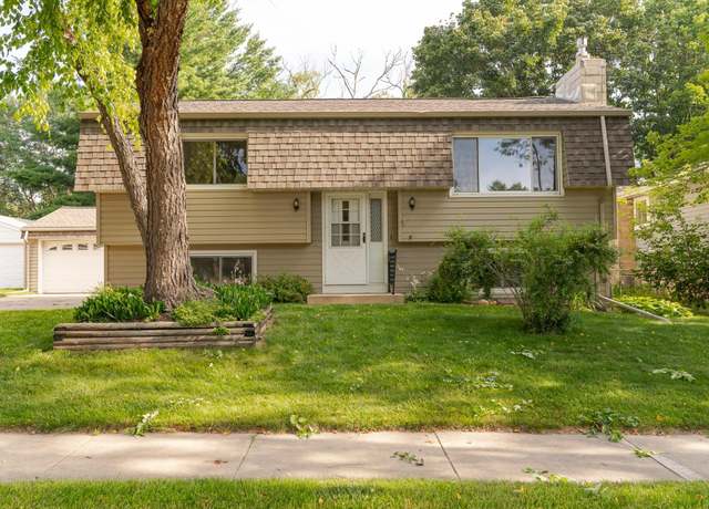 Property at 429 31st St NW, Rochester, MN 55901, 4 beds, 2 baths