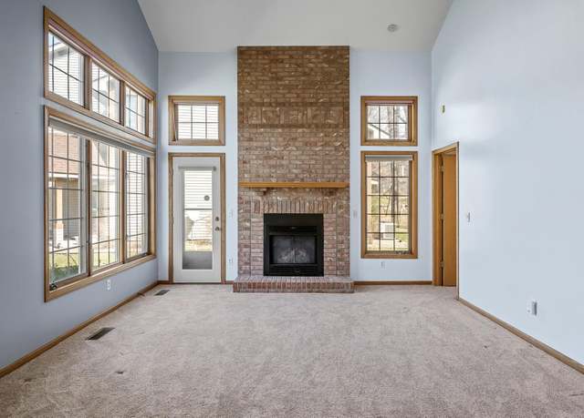 Property at 1904 Beebe Rd, Maplewood, MN 55109, 2 beds, 3 baths
