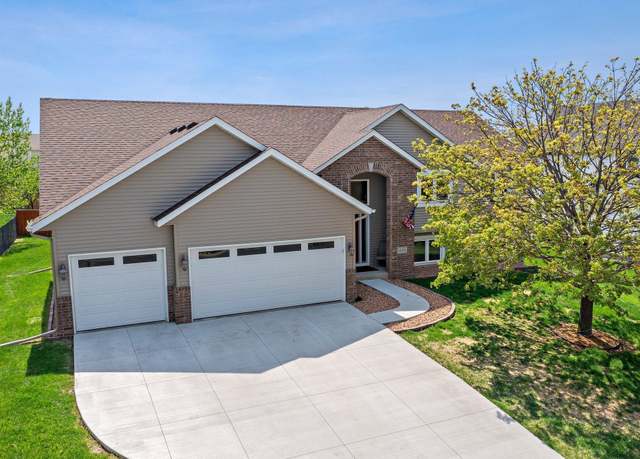 Property at 214 15th Ave SE, Lonsdale, MN 55046, 4 beds, 3 baths