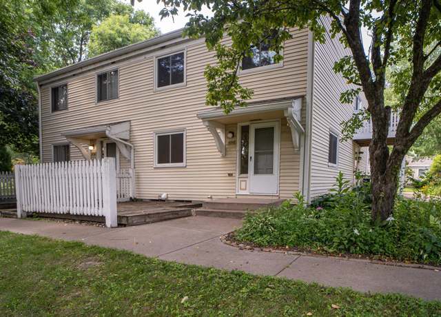 Property at 4848 Grenwich Trl N, Oakdale, MN 55128, 2 beds, 1 bath