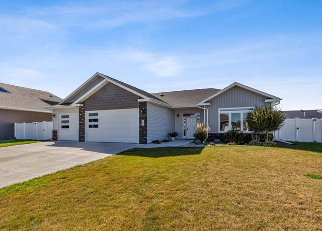 Property at 7441 15th St S, Fargo, ND 58104, 3 beds, 2 baths