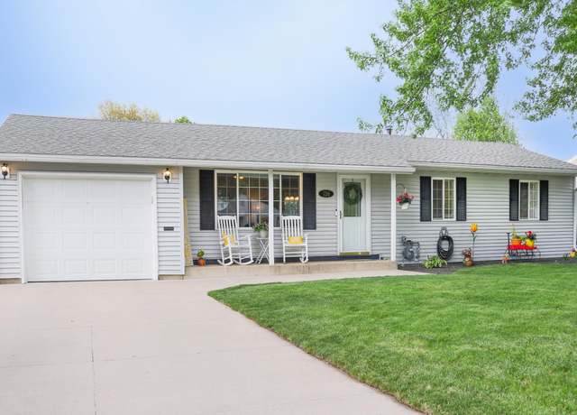 Property at 726 17th St NE, Owatonna, MN 55060, 4 beds, 2 baths