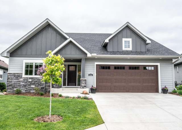 Property at 2012 Ontario Dr, Northfield, MN 55057, 4 beds, 3 baths