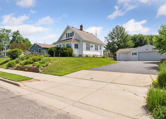 Property at 609 1st Ave SE, New Prague, MN 56071, 2 beds, 2 baths