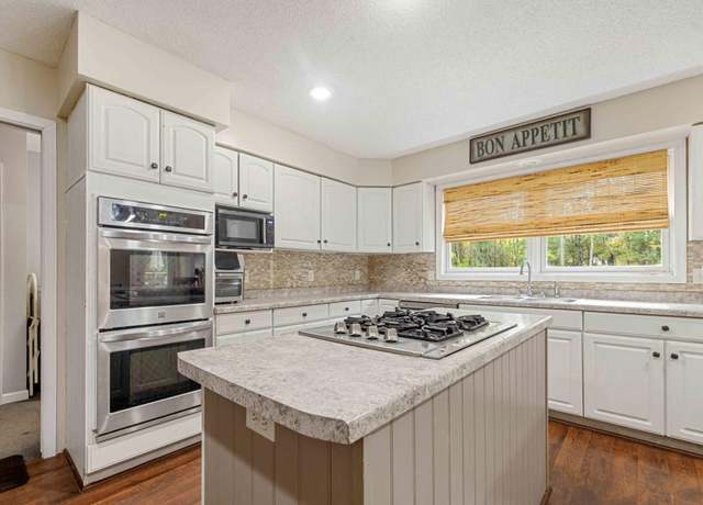 Property at 13434 Norway Dr, Baxter, MN 56425, 5 beds, 4 baths