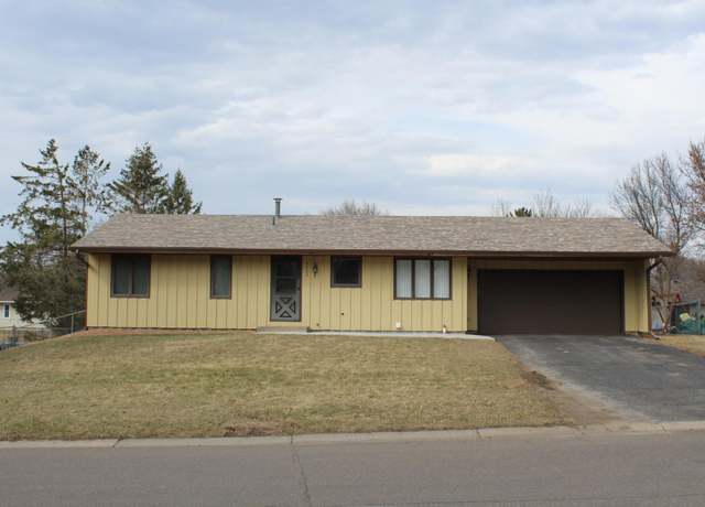 Property at 8422 68th St S, Cottage Grove, MN 55016, 3 beds, 1 bath