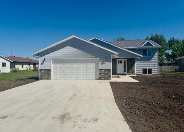 Property at 2115 Castlewood Dr, Worthington, MN 56187, 4 beds, 2 baths