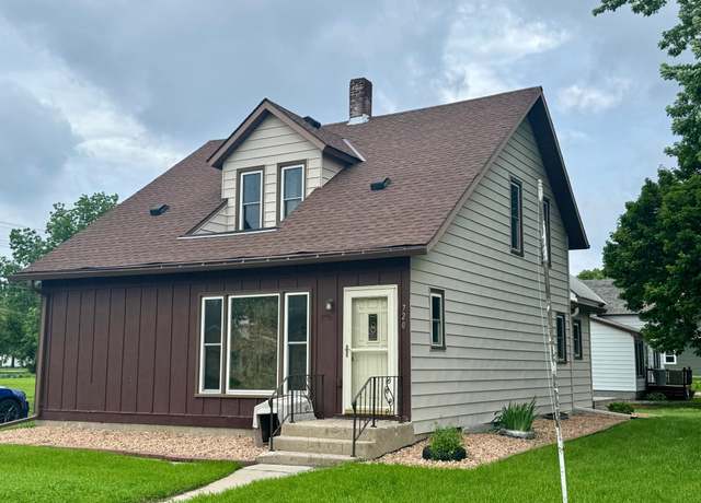Property at 720 Fir Ave, Bird Island, MN 55310, 4 beds, 1 bath