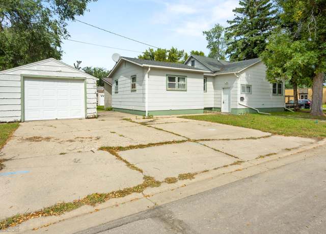 Property at 501 9th St N, Wahpeton, ND 58075, 3 beds, 2 baths